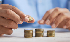 经济学视角下，如何通过平台能力平衡搜索参与方的利益诉求？