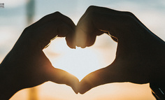 讨厌相亲的年轻人，躲进脱单便利店、脱单剧本杀