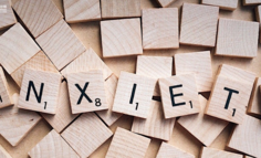 困在系统里的年轻人