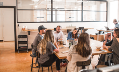 直播带货行业接近巅峰，将走下坡路？