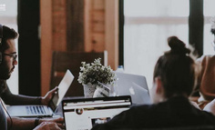 应届生还在挤大厂：提前半年存房租钱，“住得近，能加班”