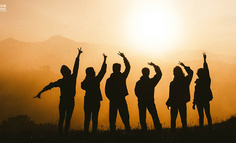 00后大学生月入10万，靠爱好赚钱超过大厂打工人