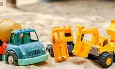 从王心凌到可达鸭，谁在买单「回忆杀」？