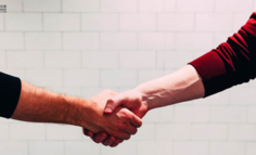 长短视频联手，是双赢也可能是双刃剑