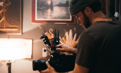 罗敏背后是抖音