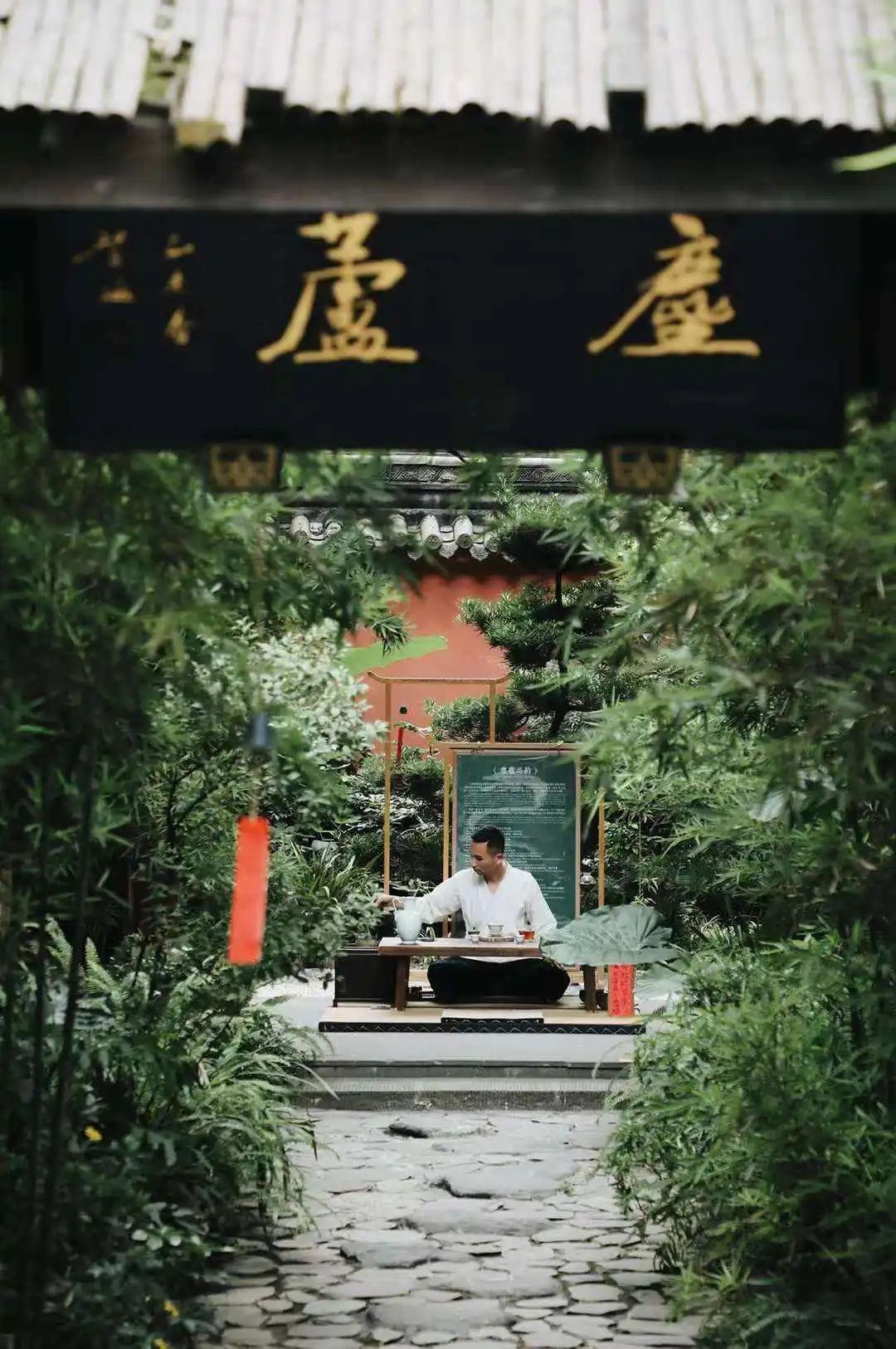 不加班、没有KPI，真“佛系青年”都去寺院打工了