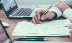 LinkedIn变成了翻版“朋友圈”？我们为何开始在领英上分享个人生活？