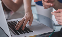 靠教人如何坐高铁，“打工仔小张”涨粉百万，火上热搜！